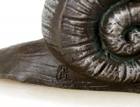 Wiener Bronzefigur auf Marmorschale - Frauenakt auf Schnecke