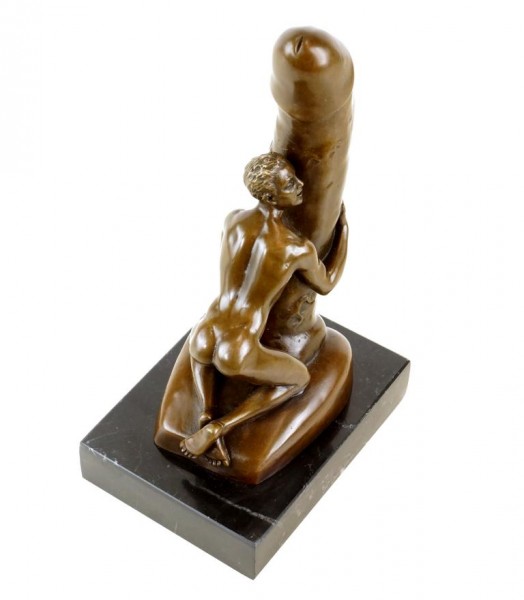 Mann am Riesenphallus - Erotik Bronze - signiert M. Nick - Gaybronze