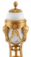 Fabergé-Ei - Weißes Marmor/Bronze mit Blattgold, Peter Fabergé