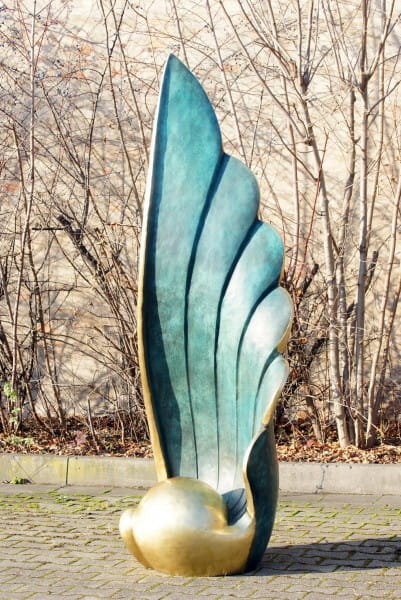 The Wing - Große Bronzestatue von Martin Klein - limitierte Gartenskulptur