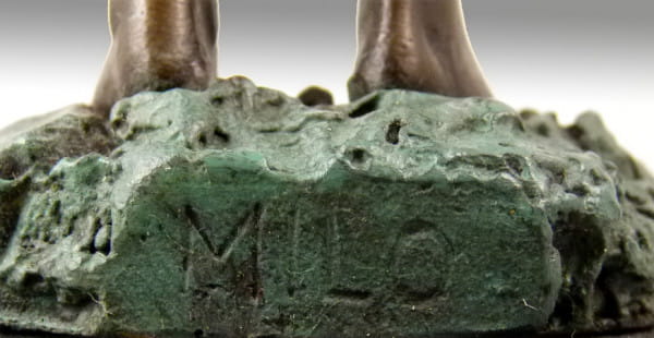 Niedliche Bronzefigur - Elfe, stehend - eine Kreation von Milo