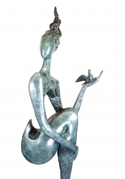 Limitierter Bronze Akt mit Taube - Große Gartenskulptur - Martin Klein