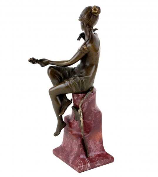 Jugendstil Figur aus Bronze - Frau mit Taube - signiert F. Preiss