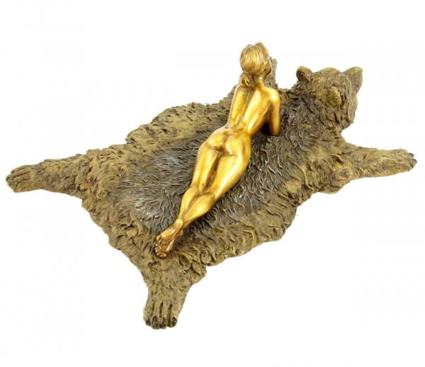 Erotik Wiener Bronze Figur - Akt auf Bärenfell - Bergmannstempel