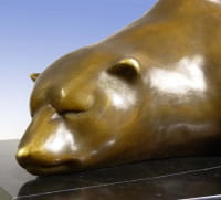 Große Bronzefigur - Tierskulptur - Ruhender Eisbär - auf Marmorsockel Große Bronzefigur - Tierskulptur - Ruhender Eisbär - auf Marmorsockel