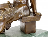 Lüsterner Faun - Erotische Bronzefigur auf Marmor - signiert Milo