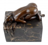 Schlafender Akt auf Marmor - Erotik-Bronze - sign. Milo