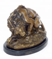Löwe im Kampf mit Schlange - Bronzefigur signiert A.Barye