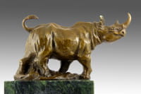 Authentisches Bronze Nashorn auf Marmorsockel von Milo