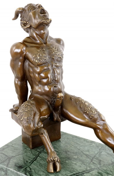 Lüsterner Faun - Erotische Bronzefigur auf Marmor - signiert Milo