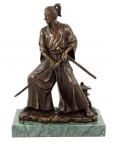 Samurai mit Schwert - limitierte Bronzestatue - signiert Milo
