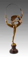 Art Deco Bronze Tänzerin mit Ring von J. P. Morante auf Marmor