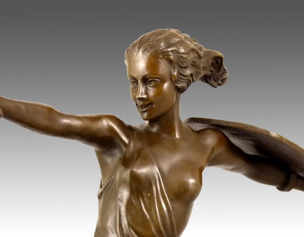 Art Deco Bronze von Pierre le Faguays - Die Amazone - signiert