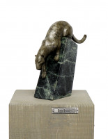 Schleichender Panther - Moderne Tierskulptur, sign. A. Stevens