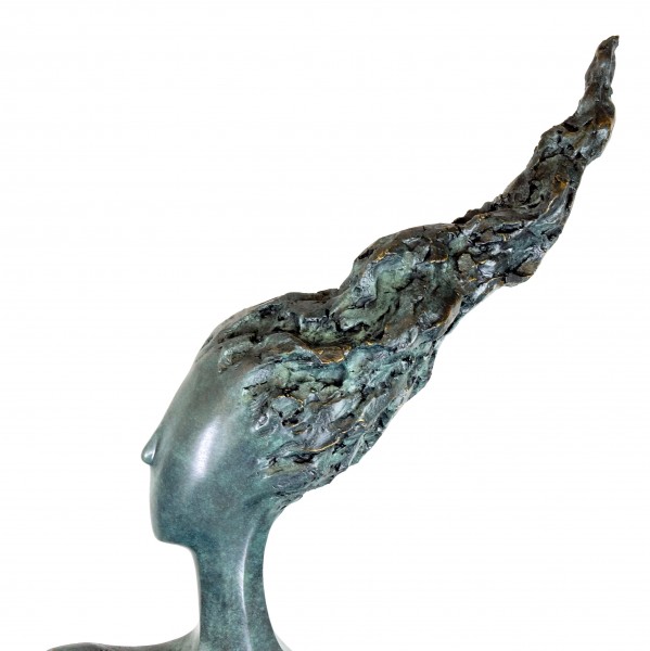 Limitierter Bronze Akt mit Taube - Große Gartenskulptur - Martin Klein