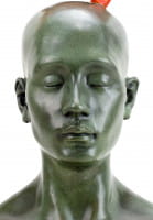 Moderne Bronzefigur - Man with lucky Koi - signiert Martin Klein
