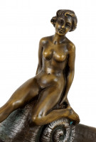 Wiener Bronzefigur auf Marmorschale - Frauenakt auf Schnecke