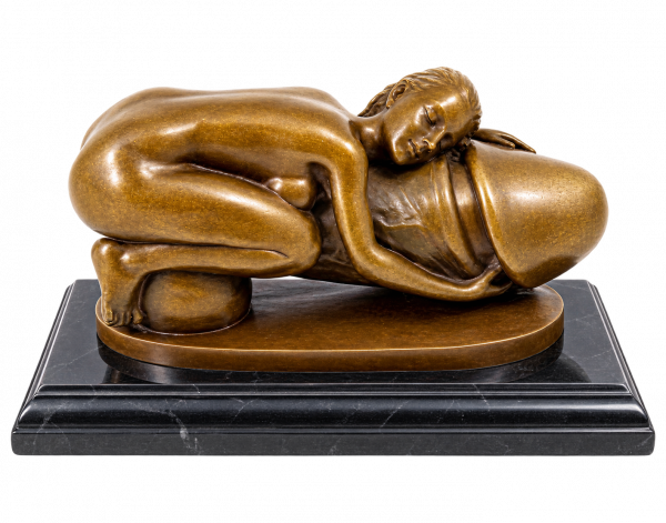 Penis Statue - Nackte Frau auf Penis liegend - Bronzefigur