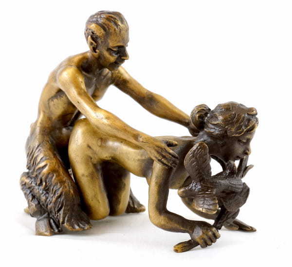2-tlg. Bronzefigur - Faun verführt Jungfer - Bergmann-Stempel